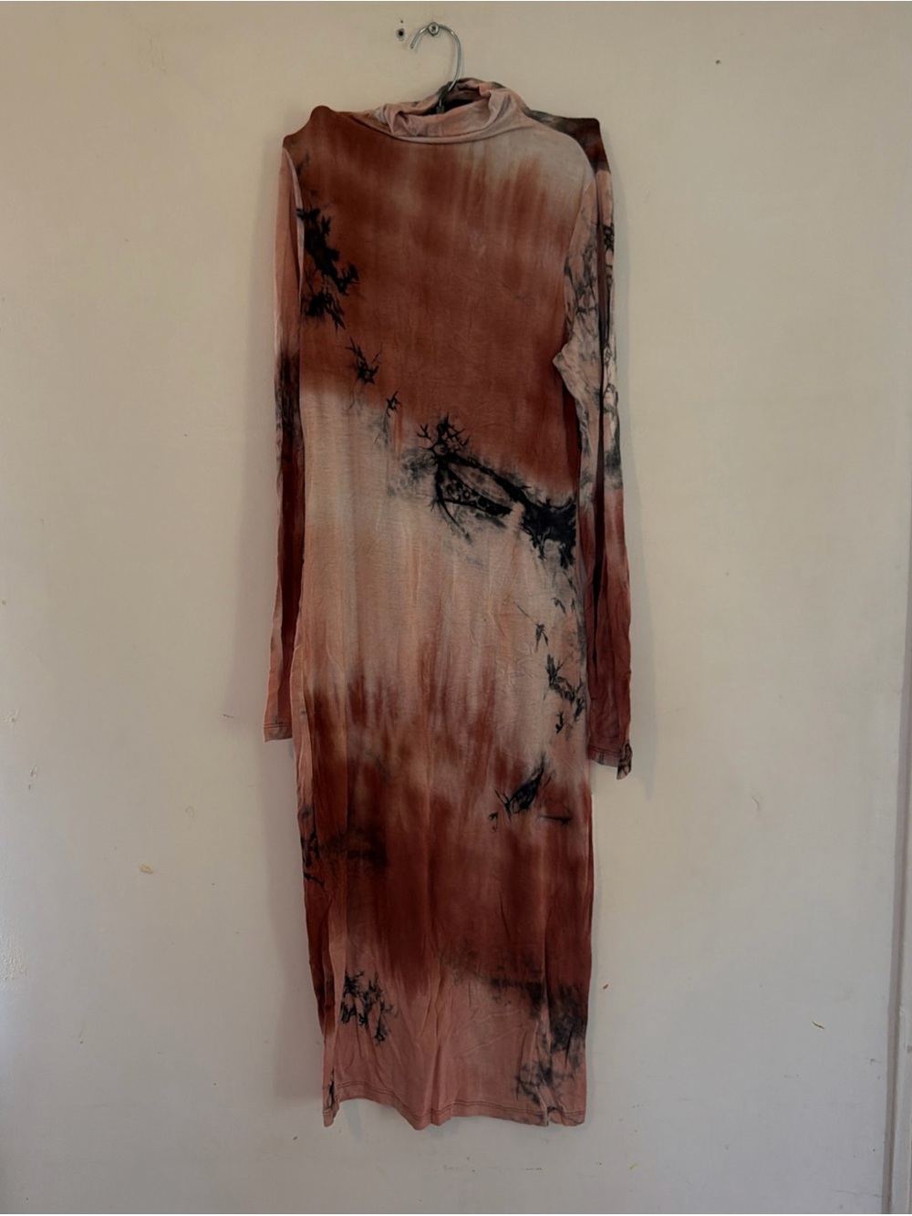 Renee C. Rust and Black Tie-Dye Long Sleeve Midi Dress